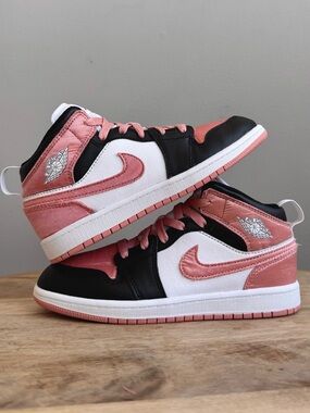 Nike Air Jordan 1 Mid Coral Light Madder Root Size 2.5Y Kids Basketball Boy Girl